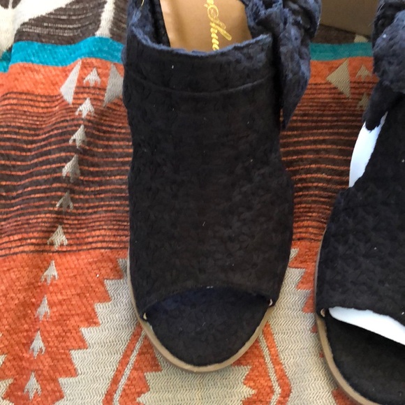 Open toe black high heels - Picture 5 of 7